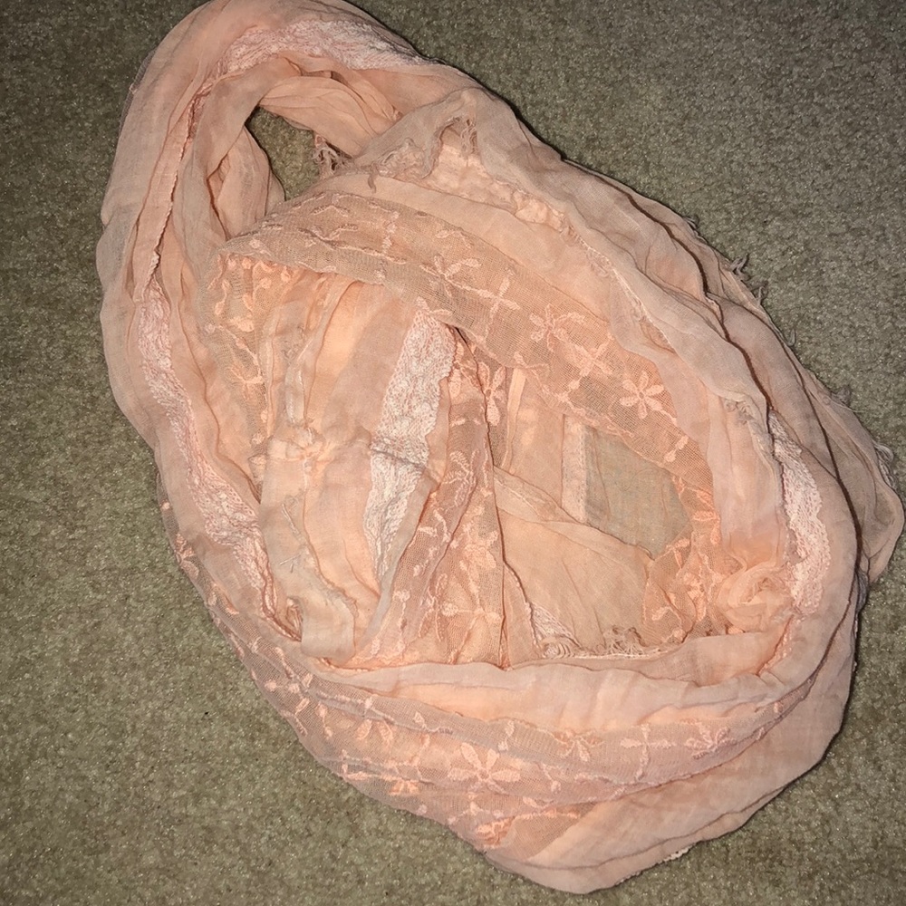Super cute scarf!